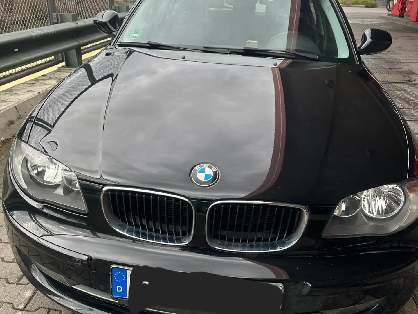 BMW 118 118i Schwarz - 1