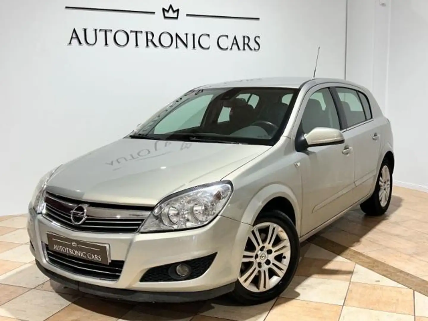Opel Astra 1.7CDTI Cosmo Beżowy - 1
