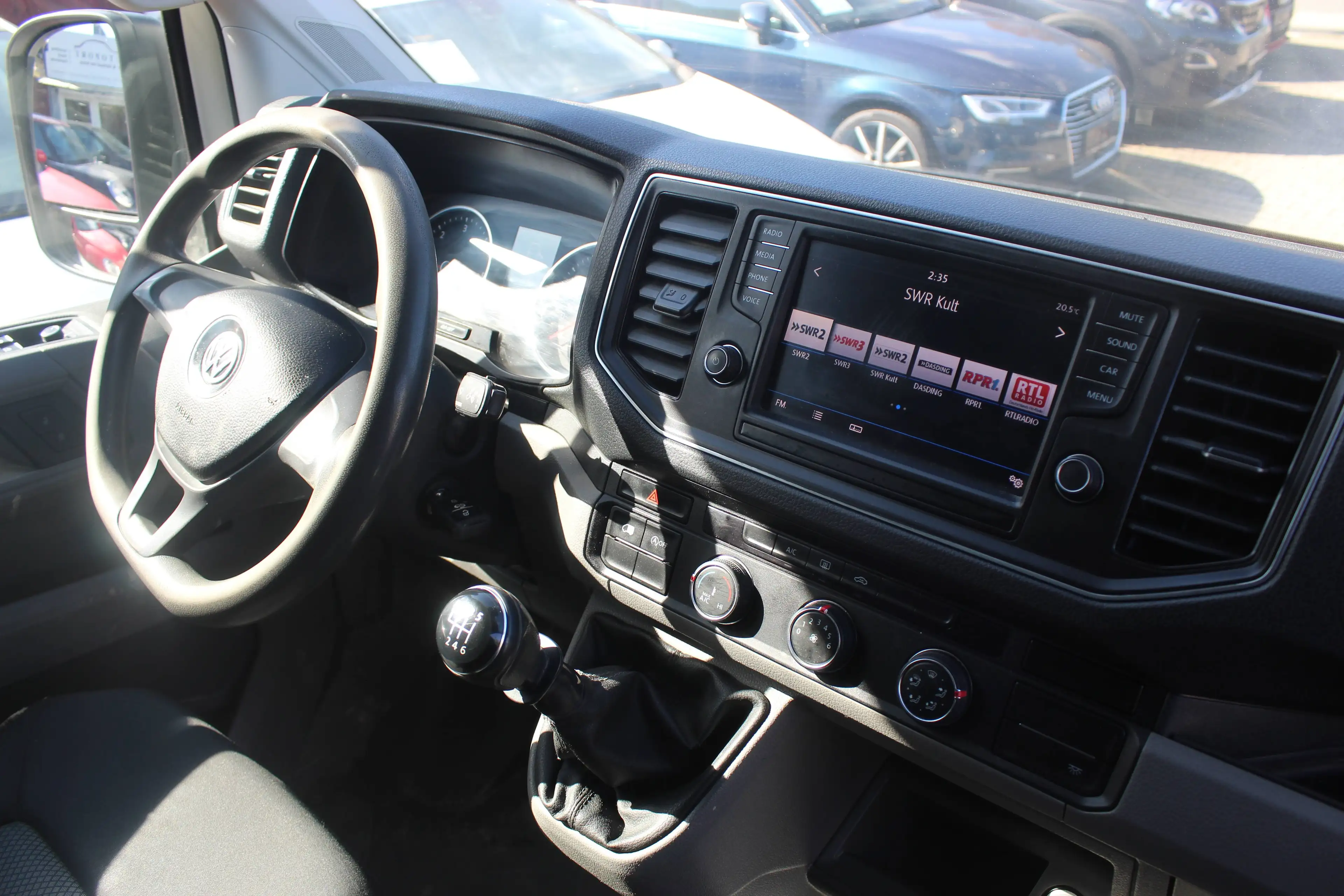 Volkswagen Crafter 30 mittellang FWD Trendline — photo 12