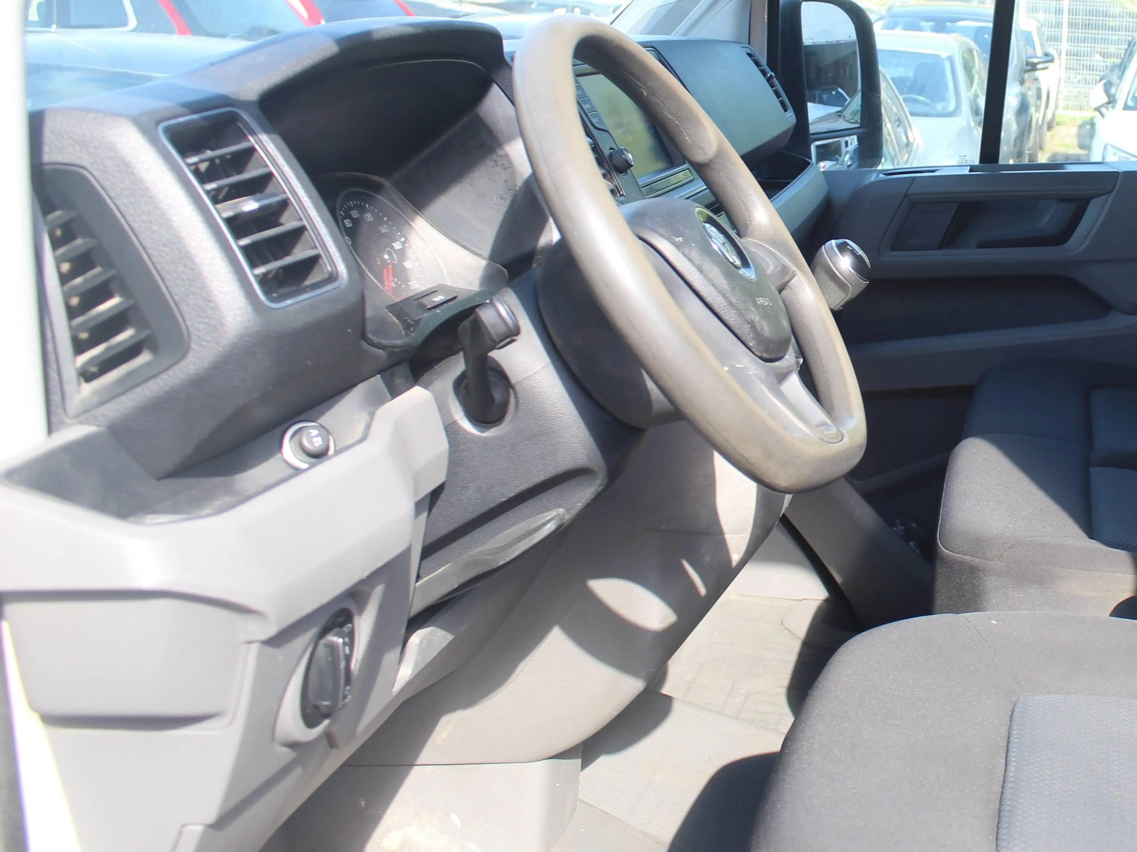 Volkswagen Crafter 30 mittellang FWD Trendline — photo 9