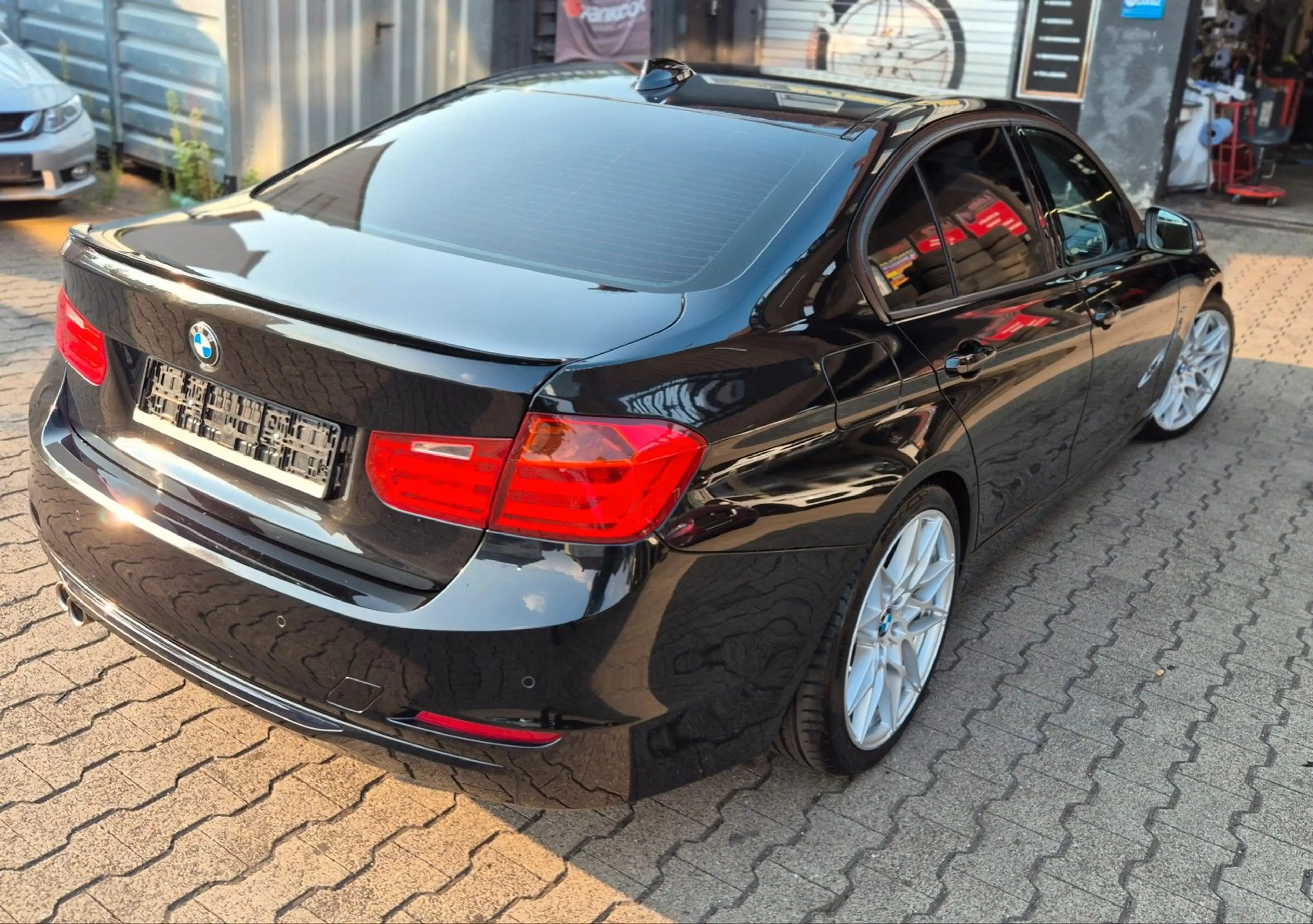 BMW 328 i 3er /SPORT-19"Zoll-Head Up-Navi 1.Hand — photo 3