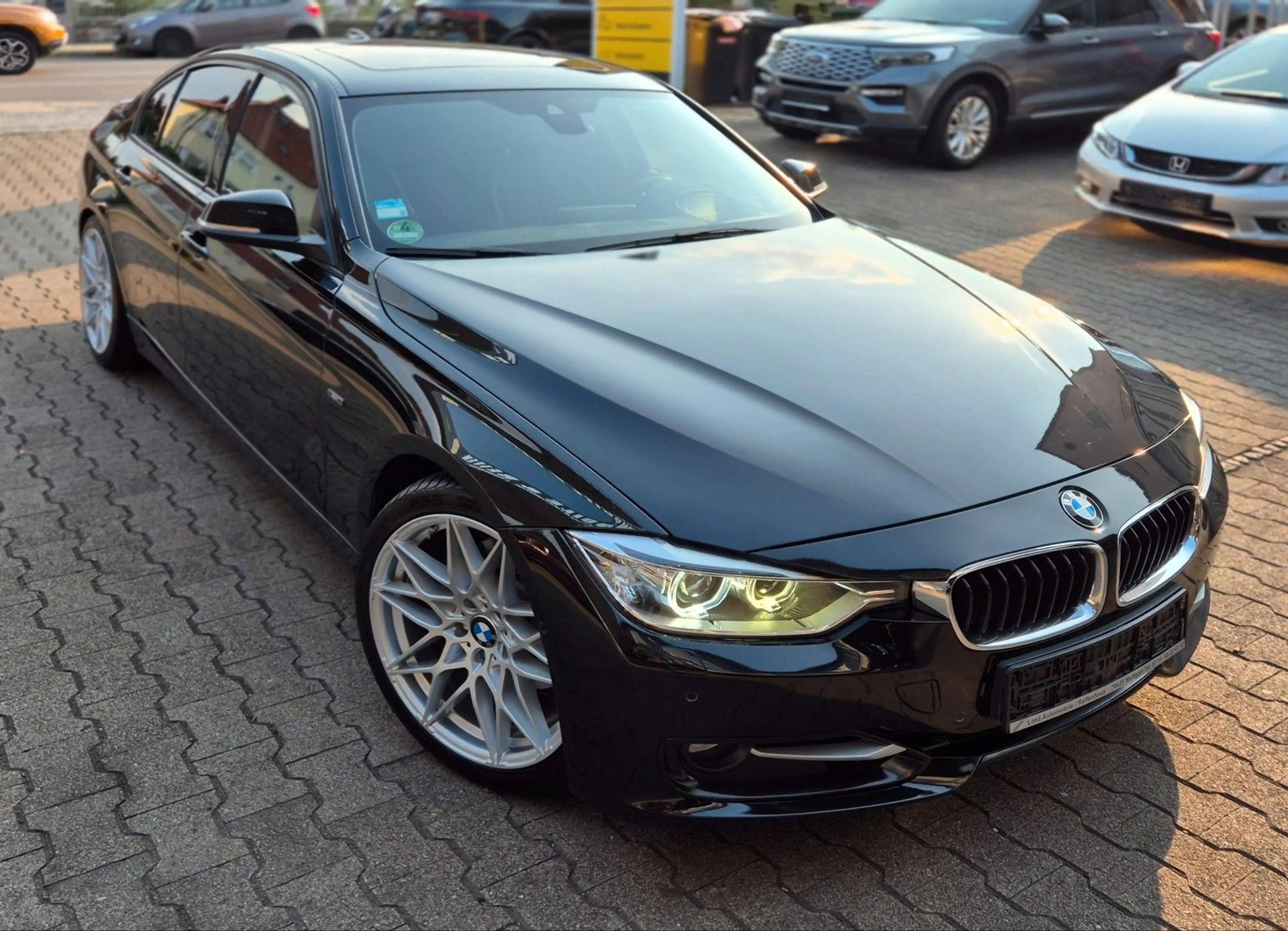 BMW 328 i 3er /SPORT-19"Zoll-Head Up-Navi 1.Hand