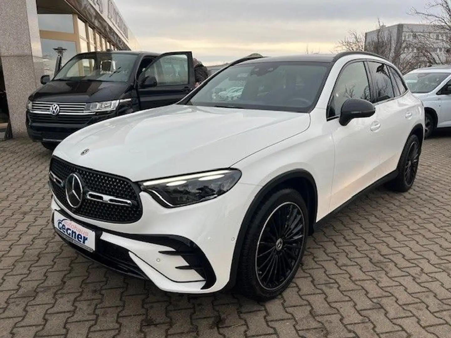 Mercedes-Benz GLC 220 d 4Matic Burmester Alcantara Panorama Weiß - 1