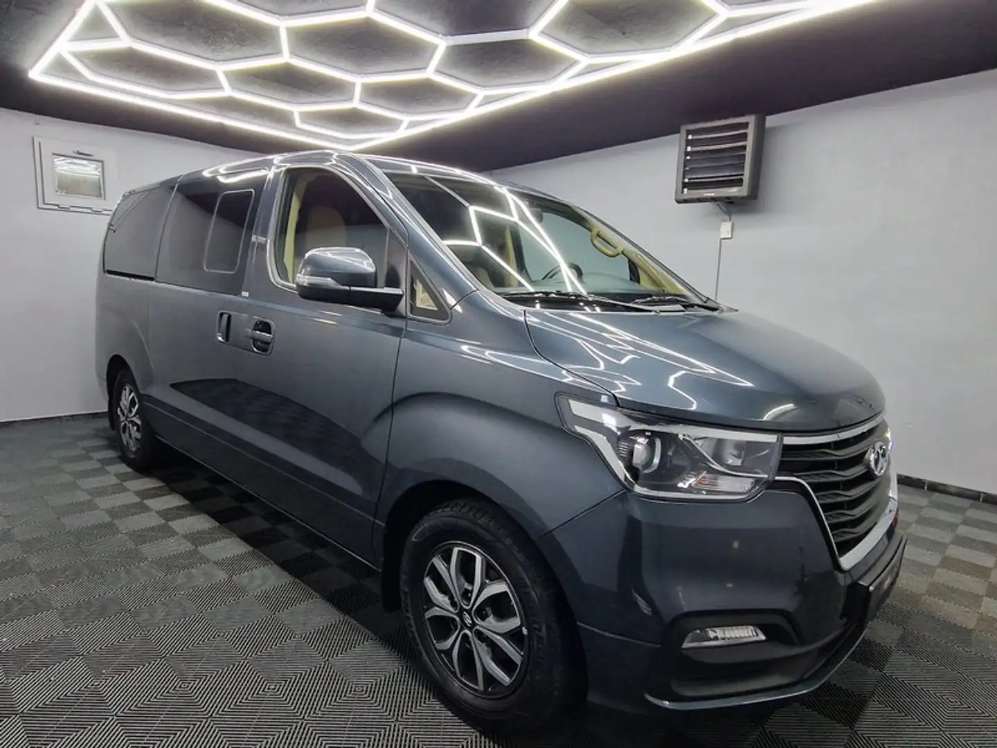 Hyundai H-1 2.5 CRDI Travel Premium|AUTOM|8SITZER|LEDER|LED - 2