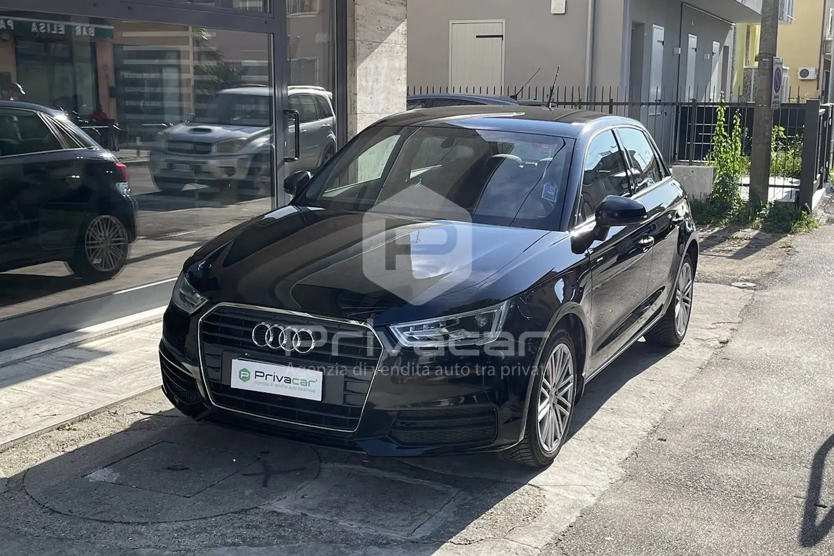 Audi A1 A1 1.0 TFSI ultra Zwart - 1