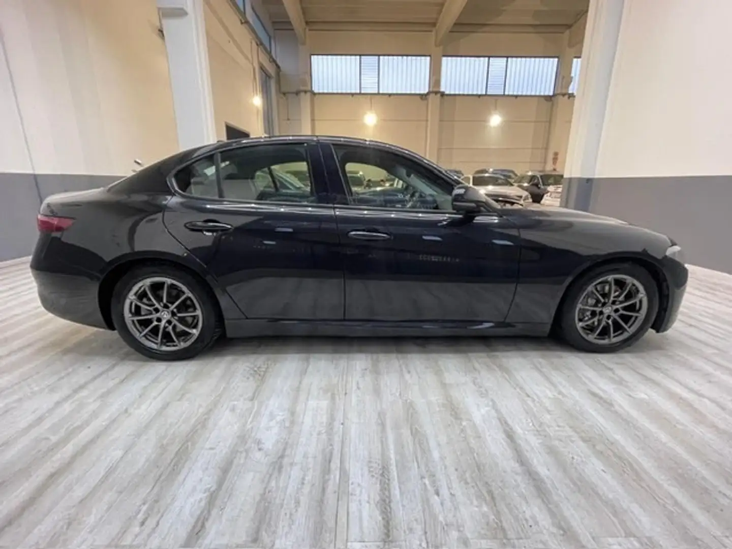 Alfa Romeo Giulia Giulia 2.2 Turbodiesel 150 CV AT8 Super Schwarz - 2