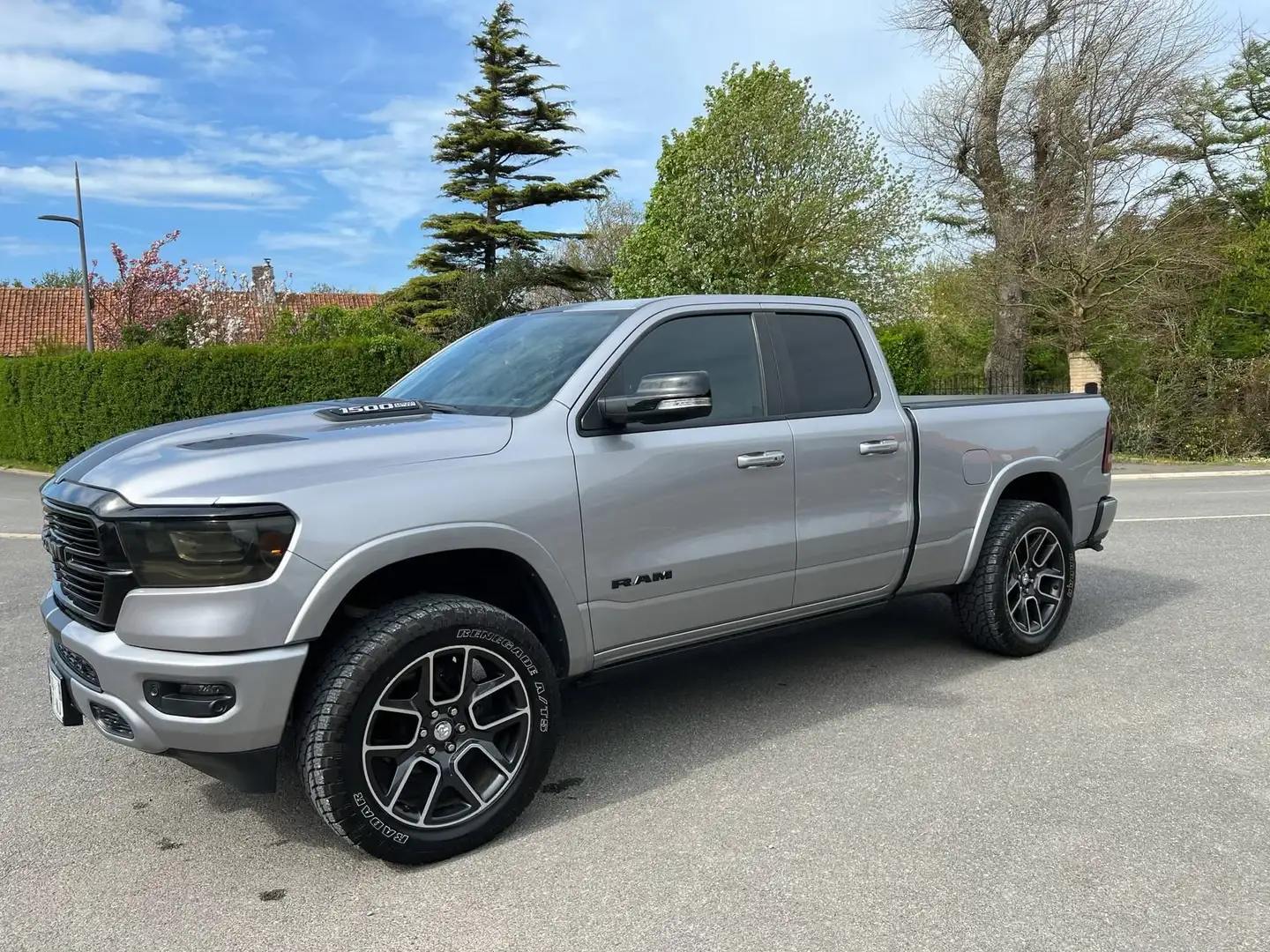 Dodge RAM 1500 5,7L Gris - 2