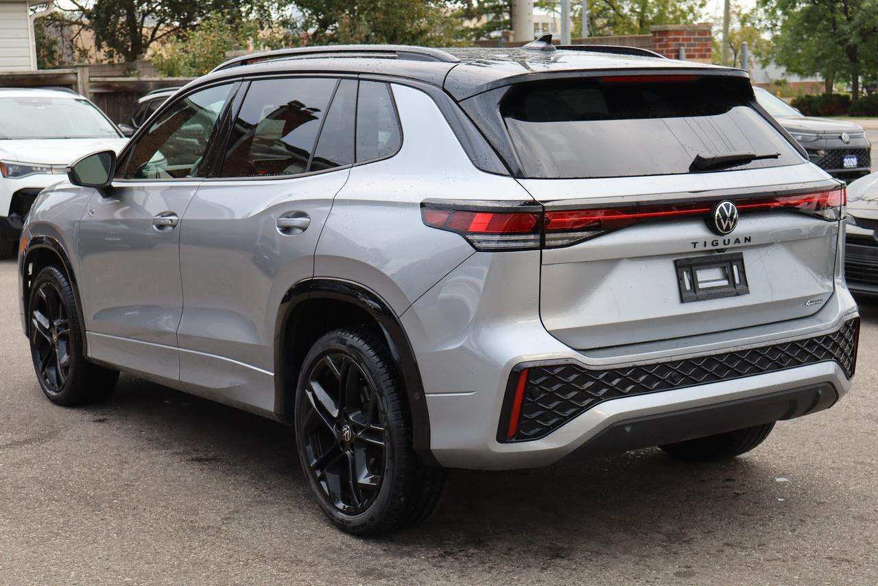 2026 Volkswagen Tiguan Comfortline R-Line Black Edition 4MOTION — photo 1