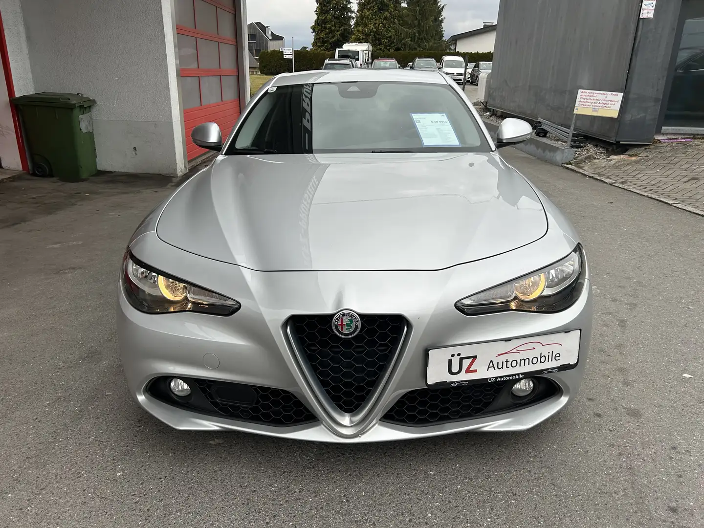Alfa Romeo Giulia Basis Grau - 2