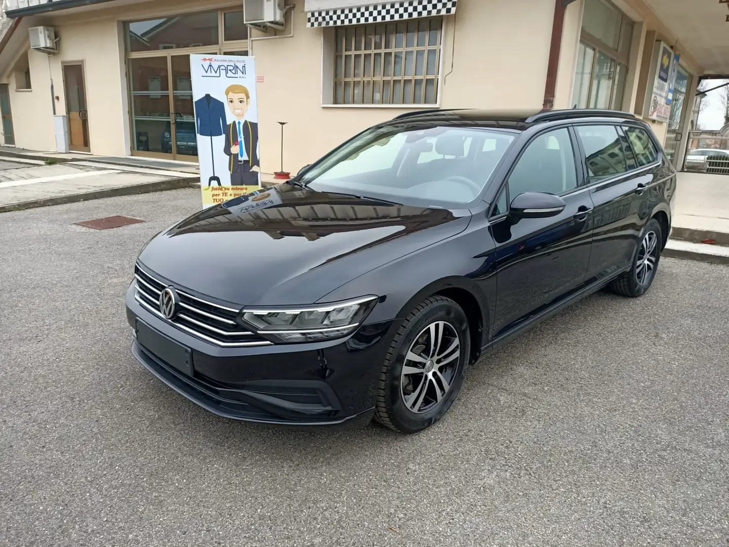 Volkswagen Passat Variant 1.6 TDI SCR DSG Business BMT Nero - 1