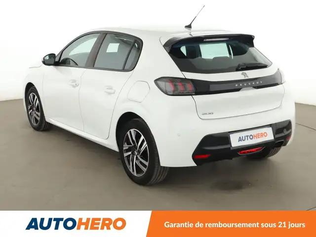 Peugeot 208 view 4