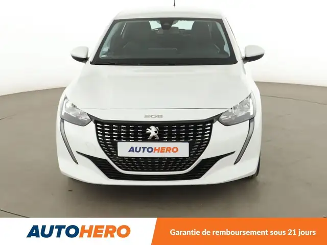 Peugeot 208 view 9