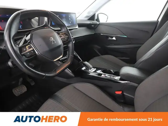 Peugeot 208 view 11
