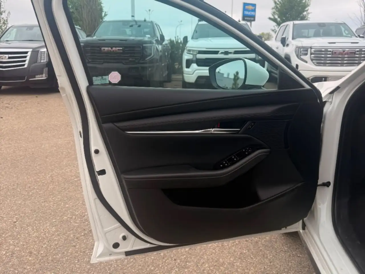 Mazda 3 снимка Mazda 3