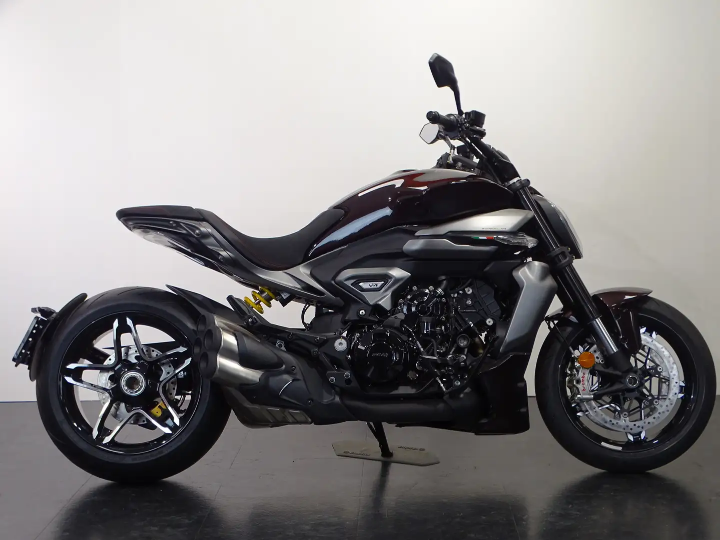 Ducati XDiavel V4 Fekete - 1