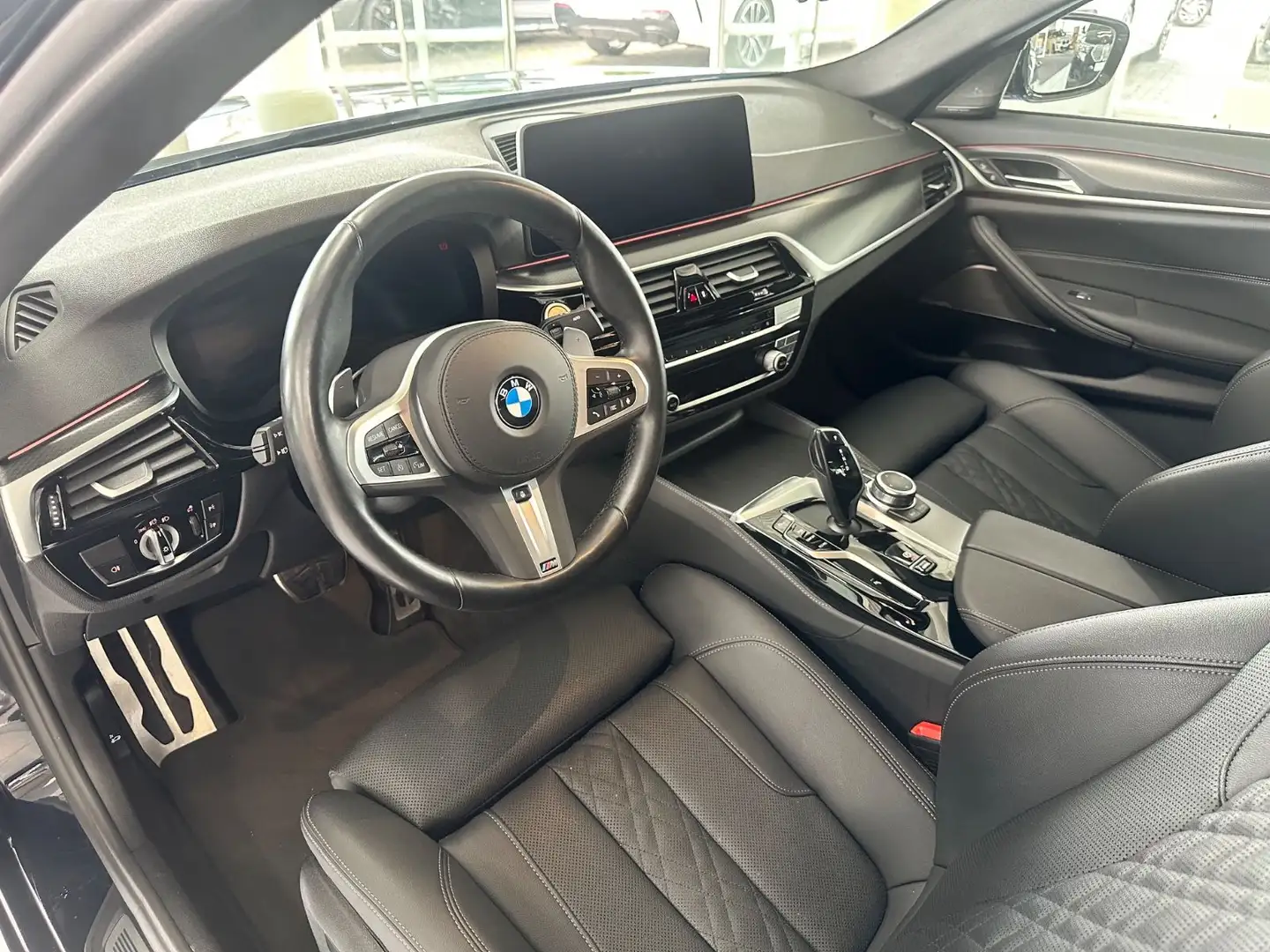 BMW 530 d M Sportpaket LED/CAM/H&K/GD/DAB/LENKRADHE. Schwarz - 1