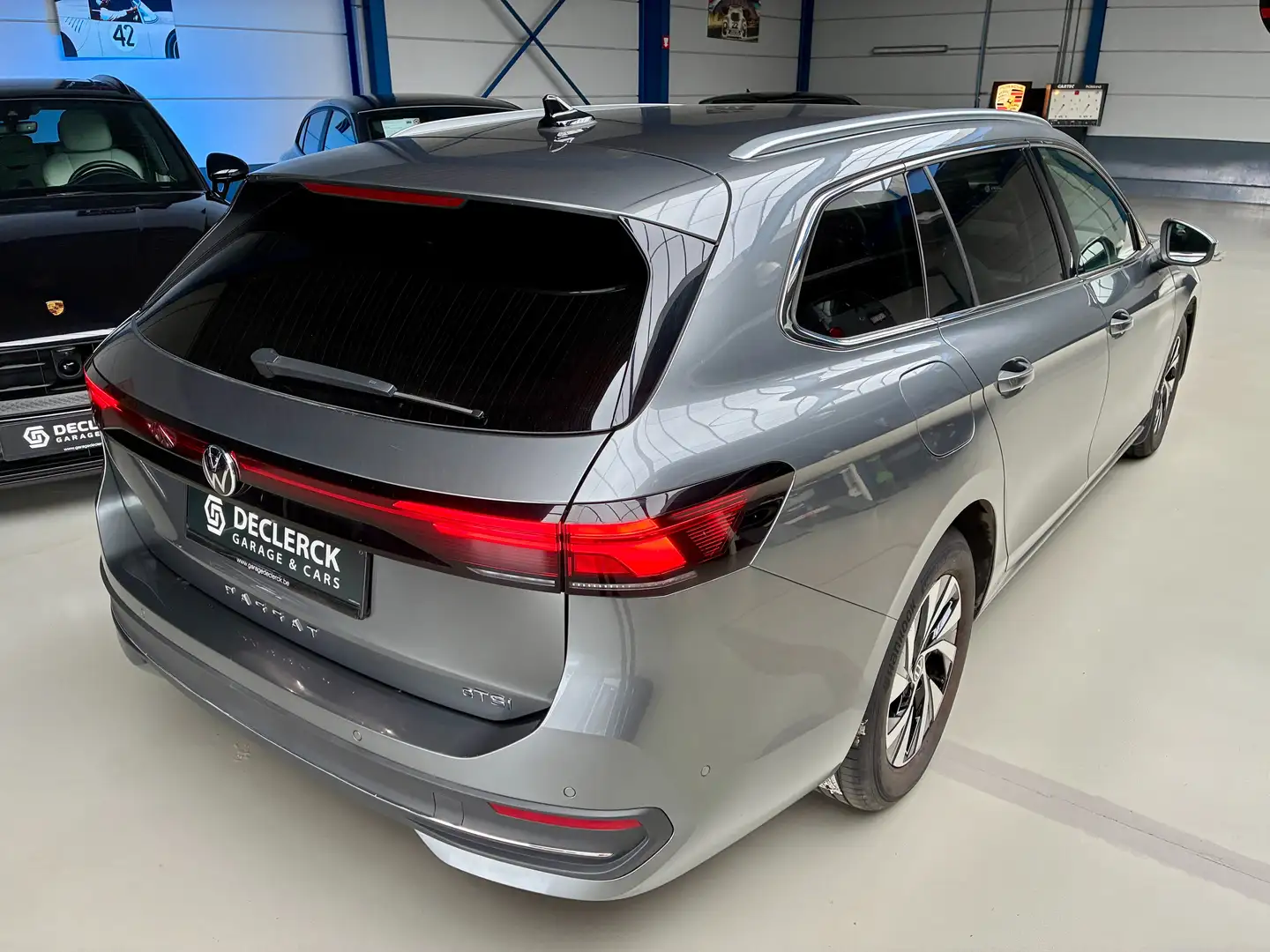 Volkswagen Passat Variant Passat Variant 1.5i e-Hybrid OPF DSG Business Grijs - 2