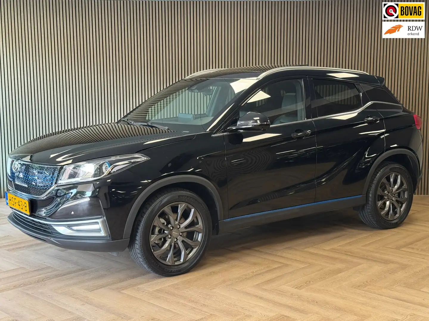 Seres Seres 3 52kWh AUT. PANORAMADAK CAMERA 360° KEYLESS NAVIGAT Zwart - 1