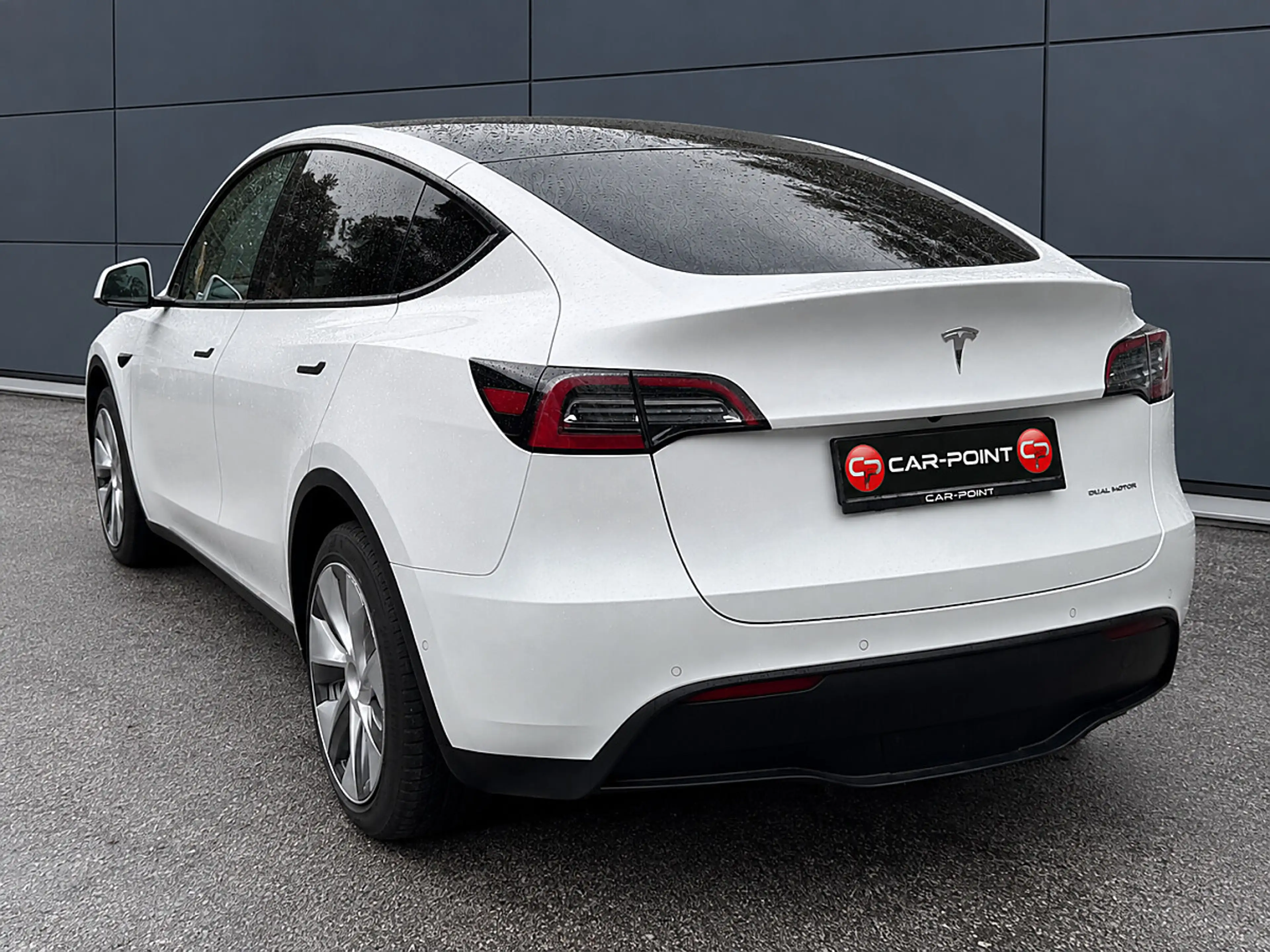Tesla Model Y Maximale Reichweite Dual AWD — photo 2
