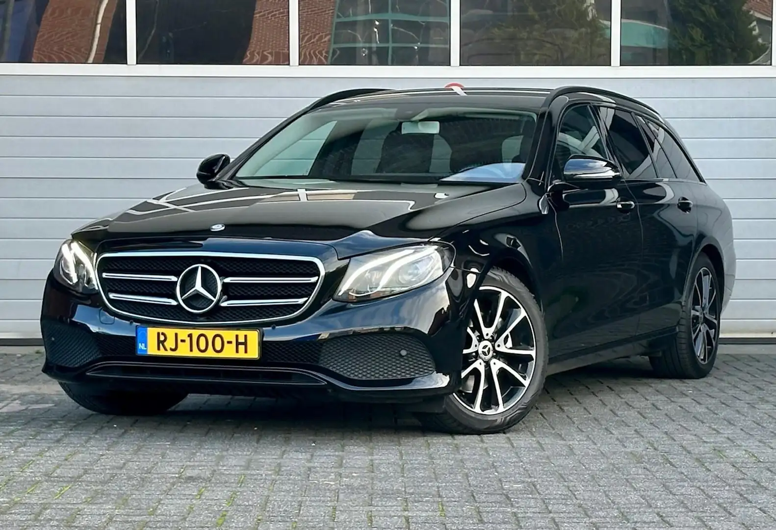 Mercedes-Benz E 220 Estate d 195pk AMG-Line interieur Zwart - 1