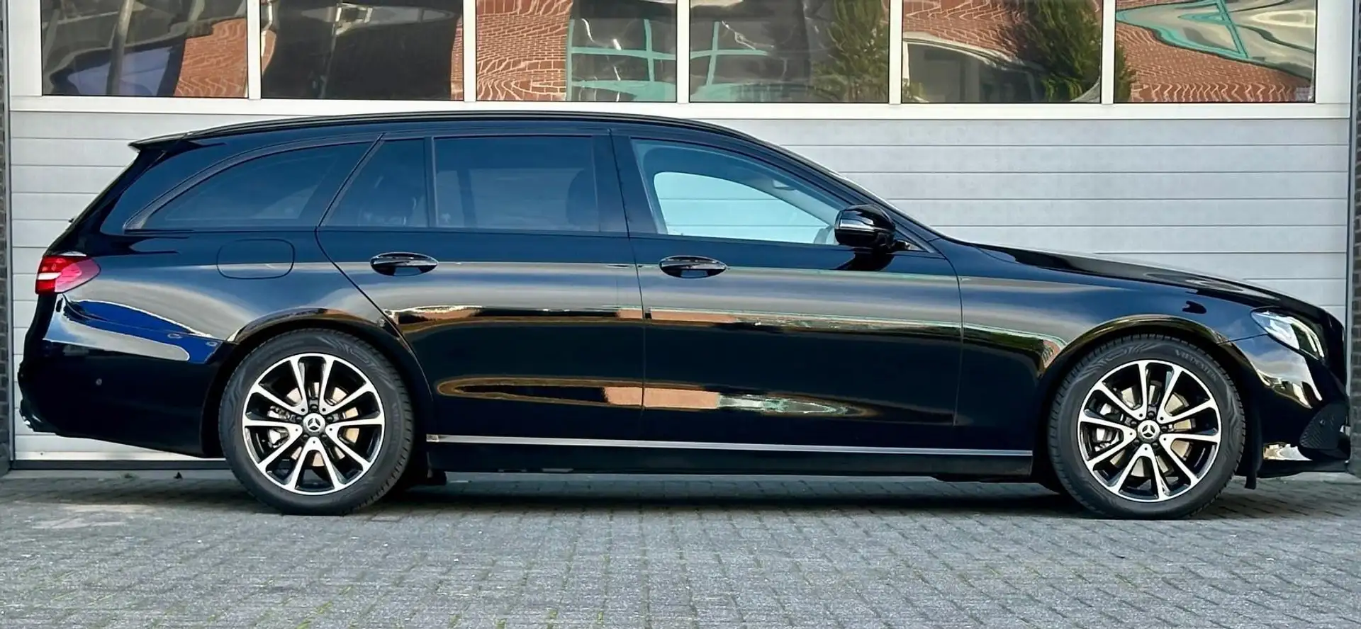 Mercedes-Benz E 220 Estate d 195pk AMG-Line interieur Zwart - 2