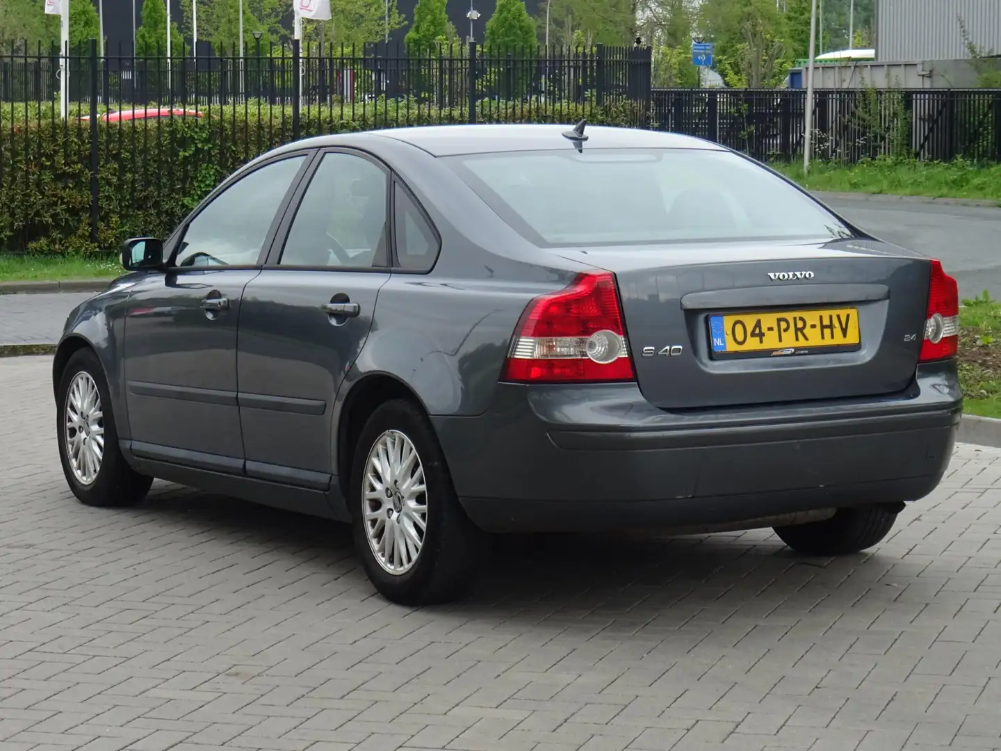 Volvo S40 2.4 Kinetic NAP/AIRCO/CRUISE/APK 04-2026 Šedá - 2