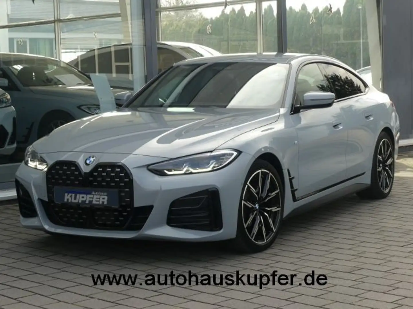 BMW 420 d xDriv M Sportpaket Stdhzg.AHKel Grau - 1