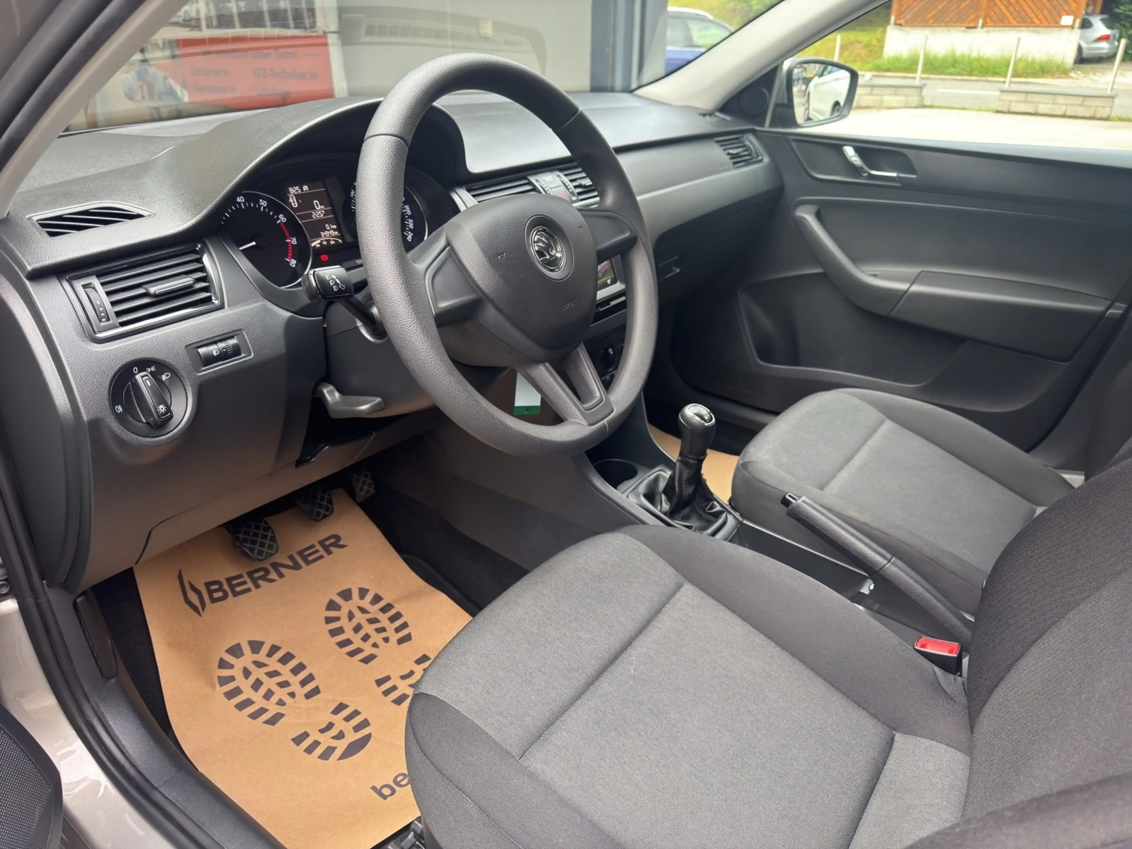 Skoda Rapid/Spaceback Active — photo 10