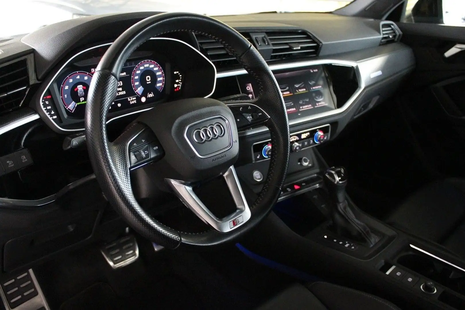 Audi Q3 40 TFSI quattro S line Kameras CarPlay Schwarz - 2