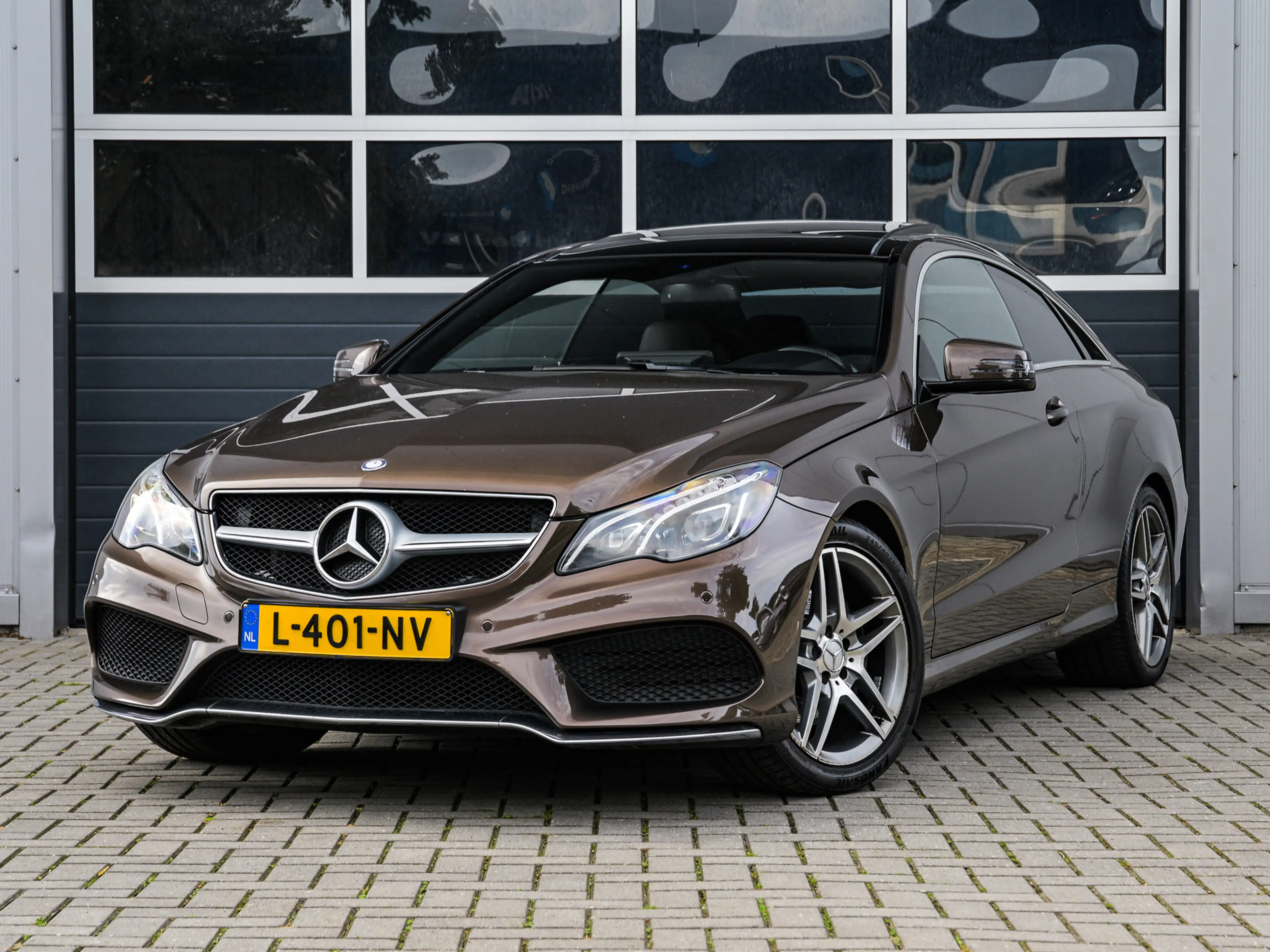Mercedes-Benz E 200 Coupé CGI | AMG | Panoramadak | Leder | Full LED |