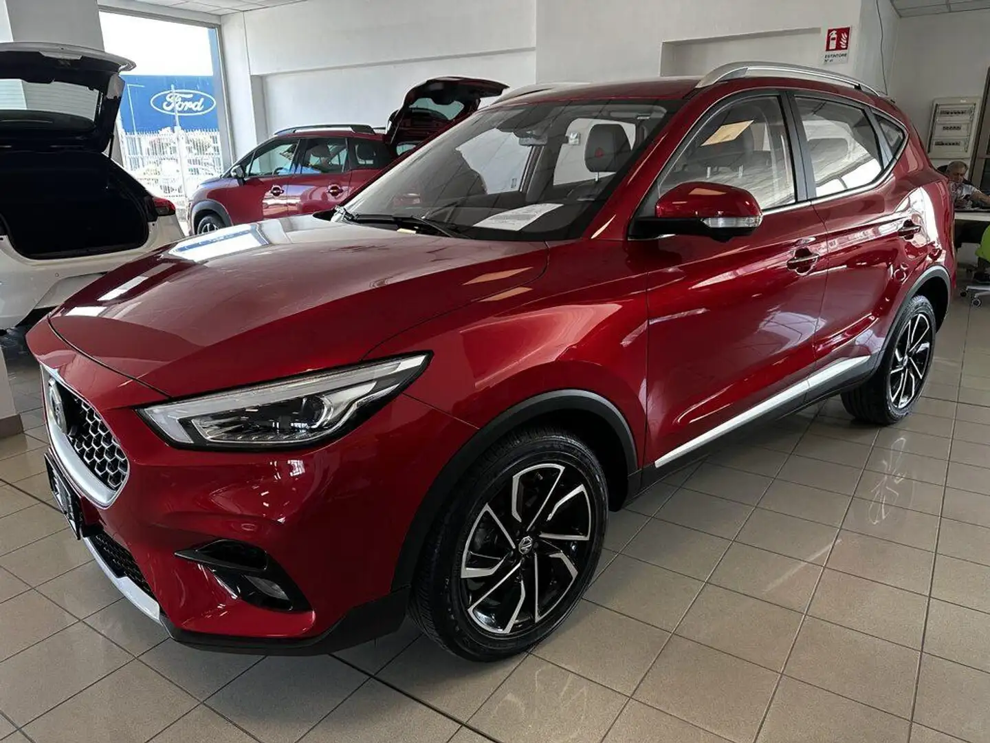 MG ZS 1.5 Luxury Red - 1