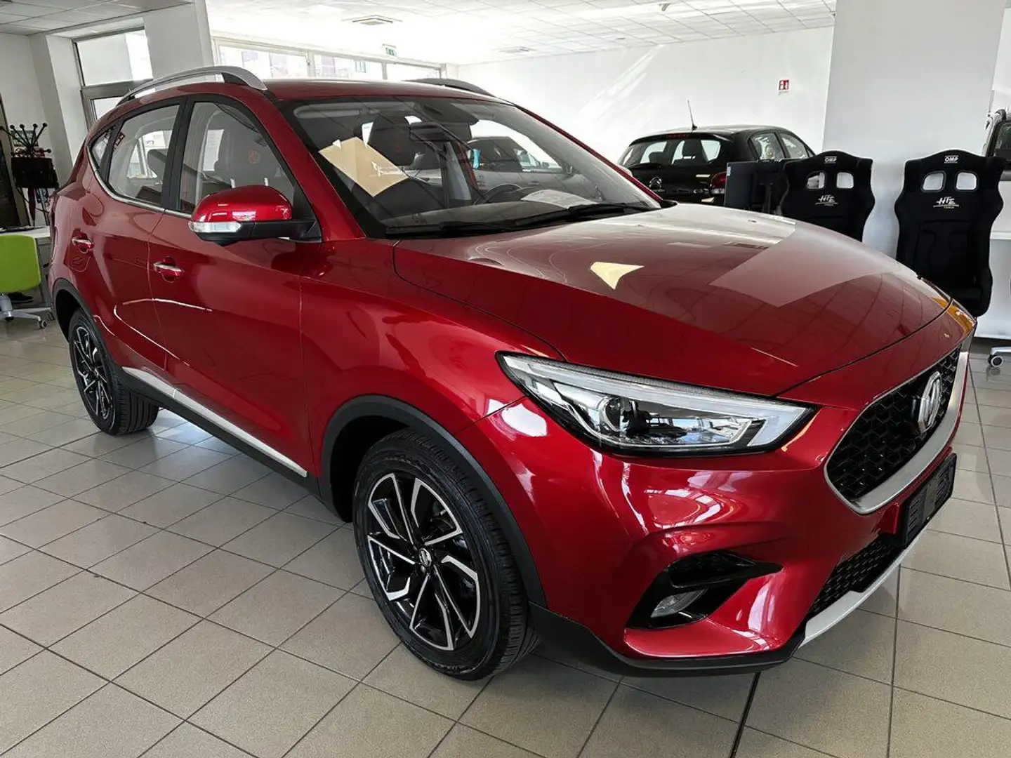 MG ZS 1.5 Luxury Red - 2