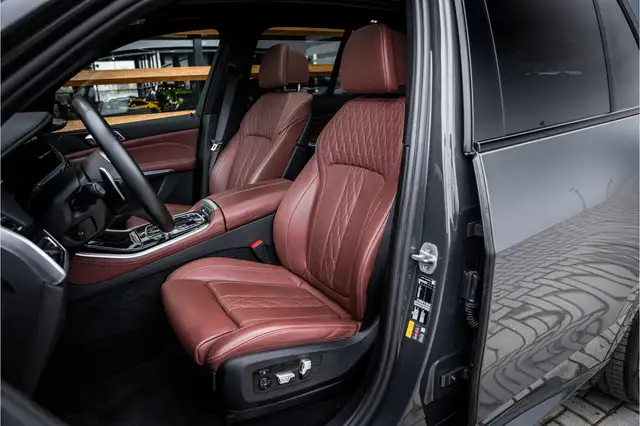 BMW X5 view 10