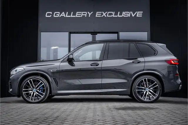 BMW X5 view 4