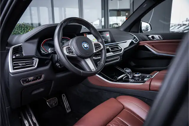 BMW X5 view 8