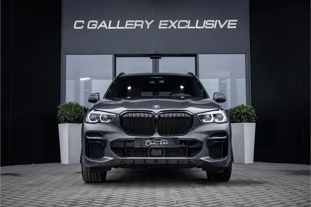 BMW X5 view 2
