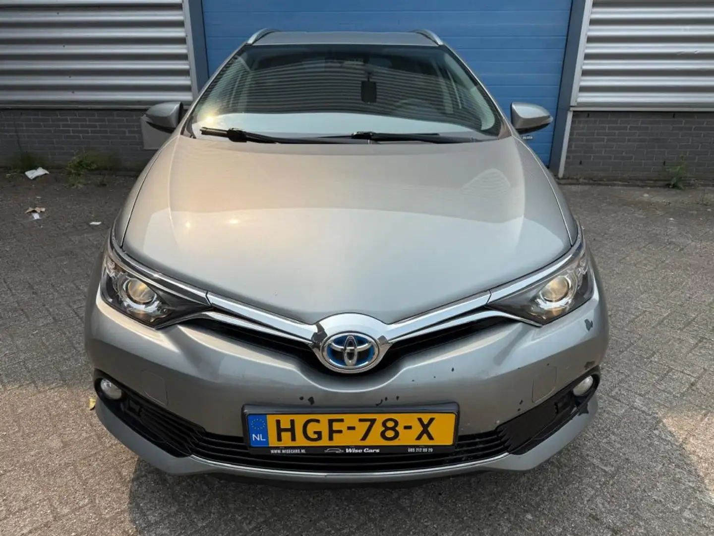 Toyota Auris 1.8 Hybrid Dynamic Ultimate Grijs - 2