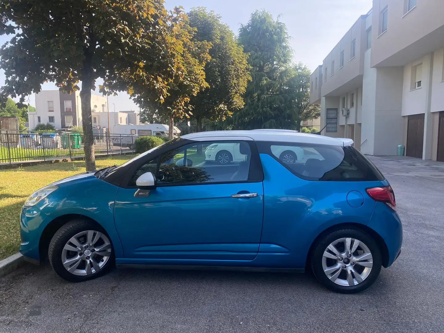 Citroen DS3 DS3 1.4 vti Chic 95cv Blu/Azzurro - 2