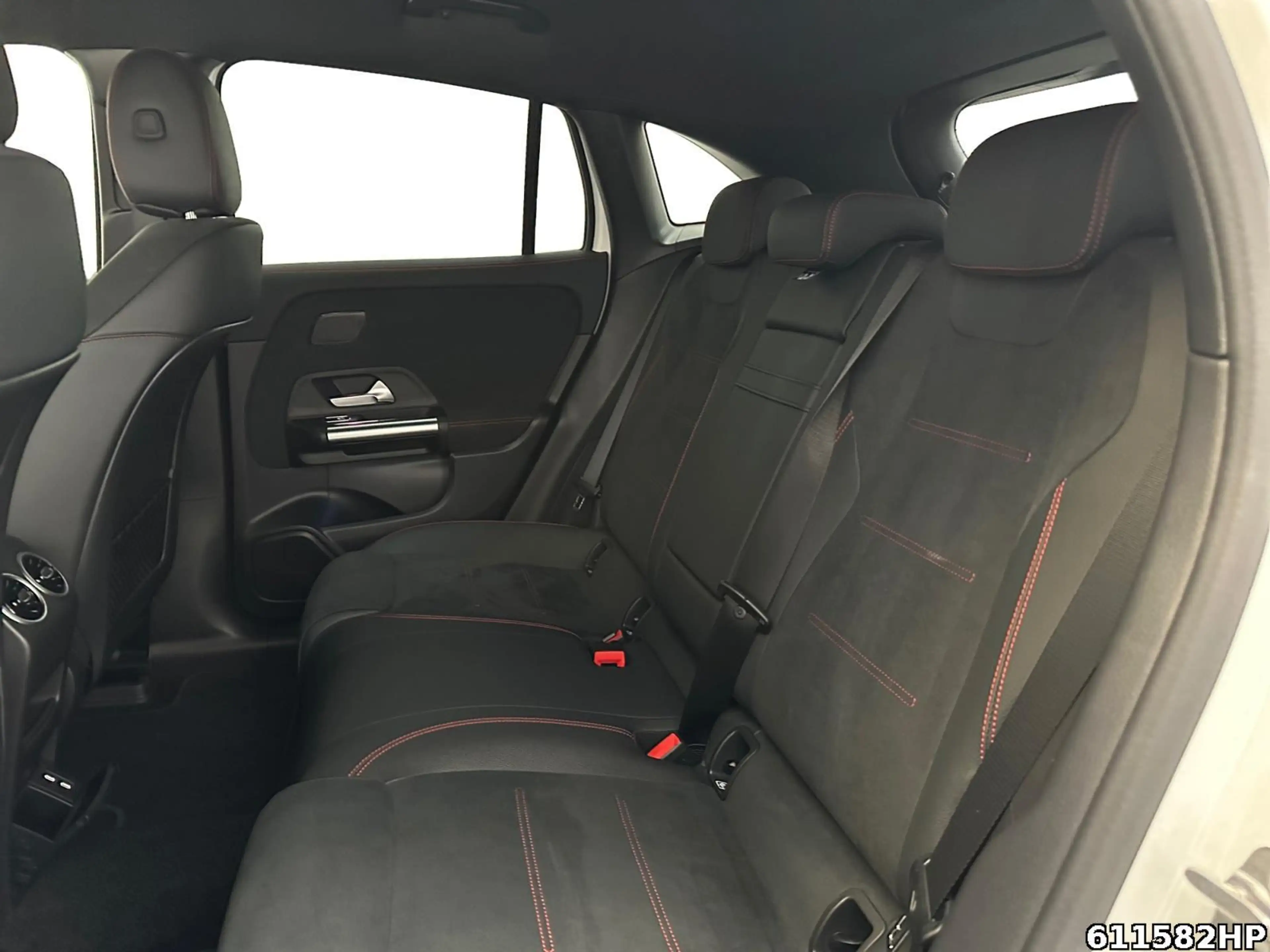 Mercedes-Benz EQA 300 4M AMG Night Keyless Carplay Totw. 20" — photo 13
