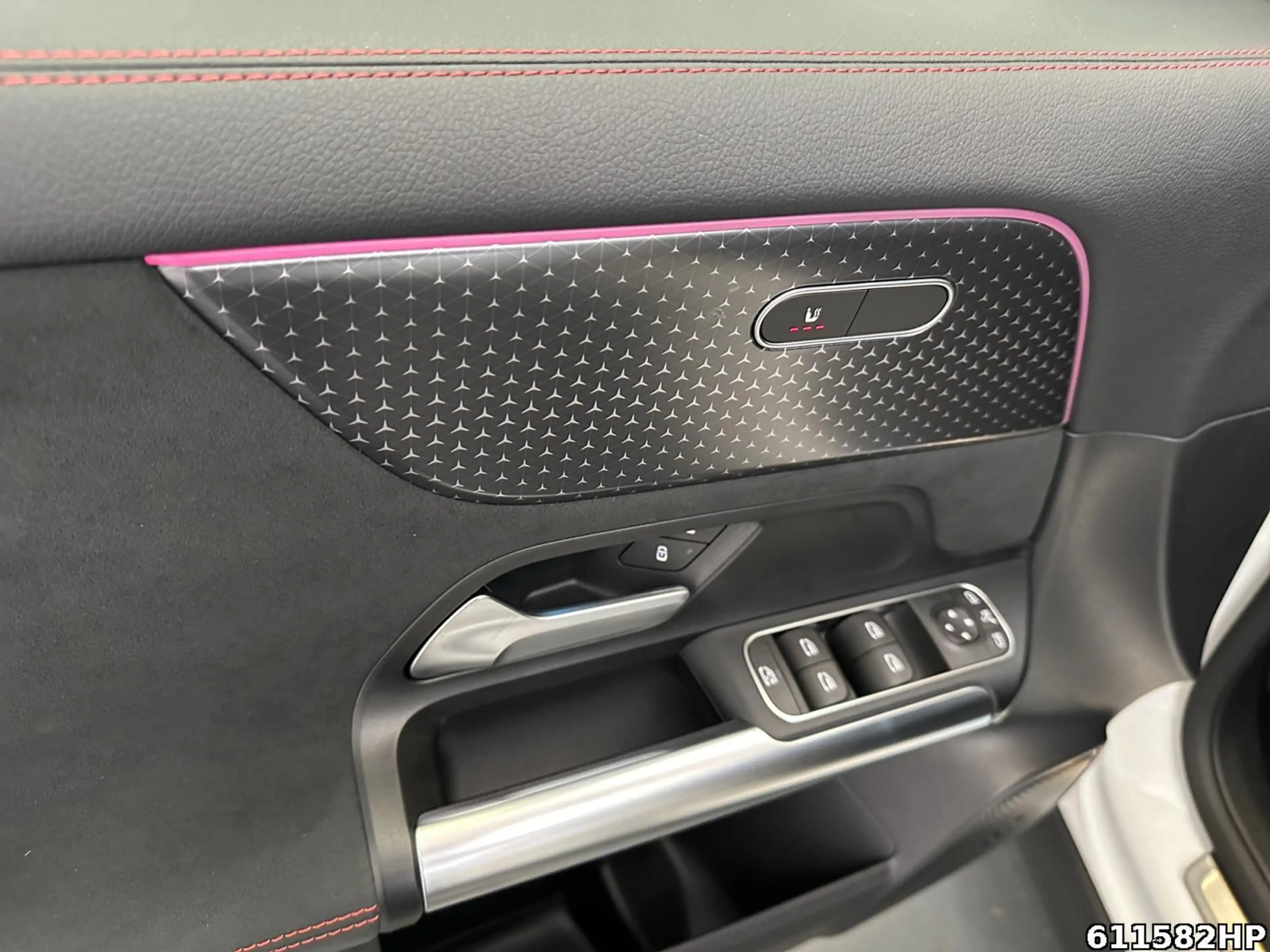 Mercedes-Benz EQA 300 4M AMG Night Keyless Carplay Totw. 20" — photo 14