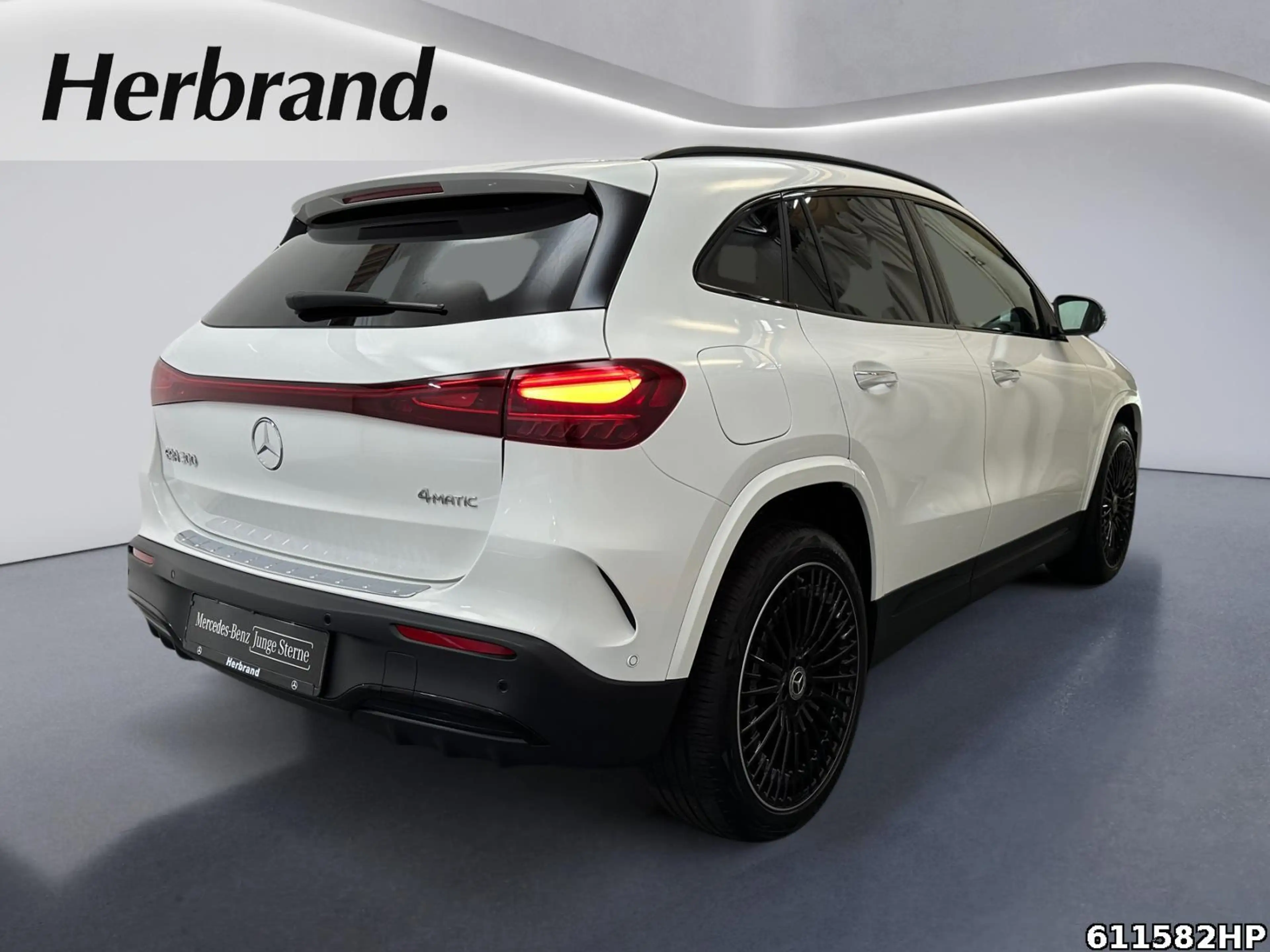 Mercedes-Benz EQA 300 4M AMG Night Keyless Carplay Totw. 20" — photo 3