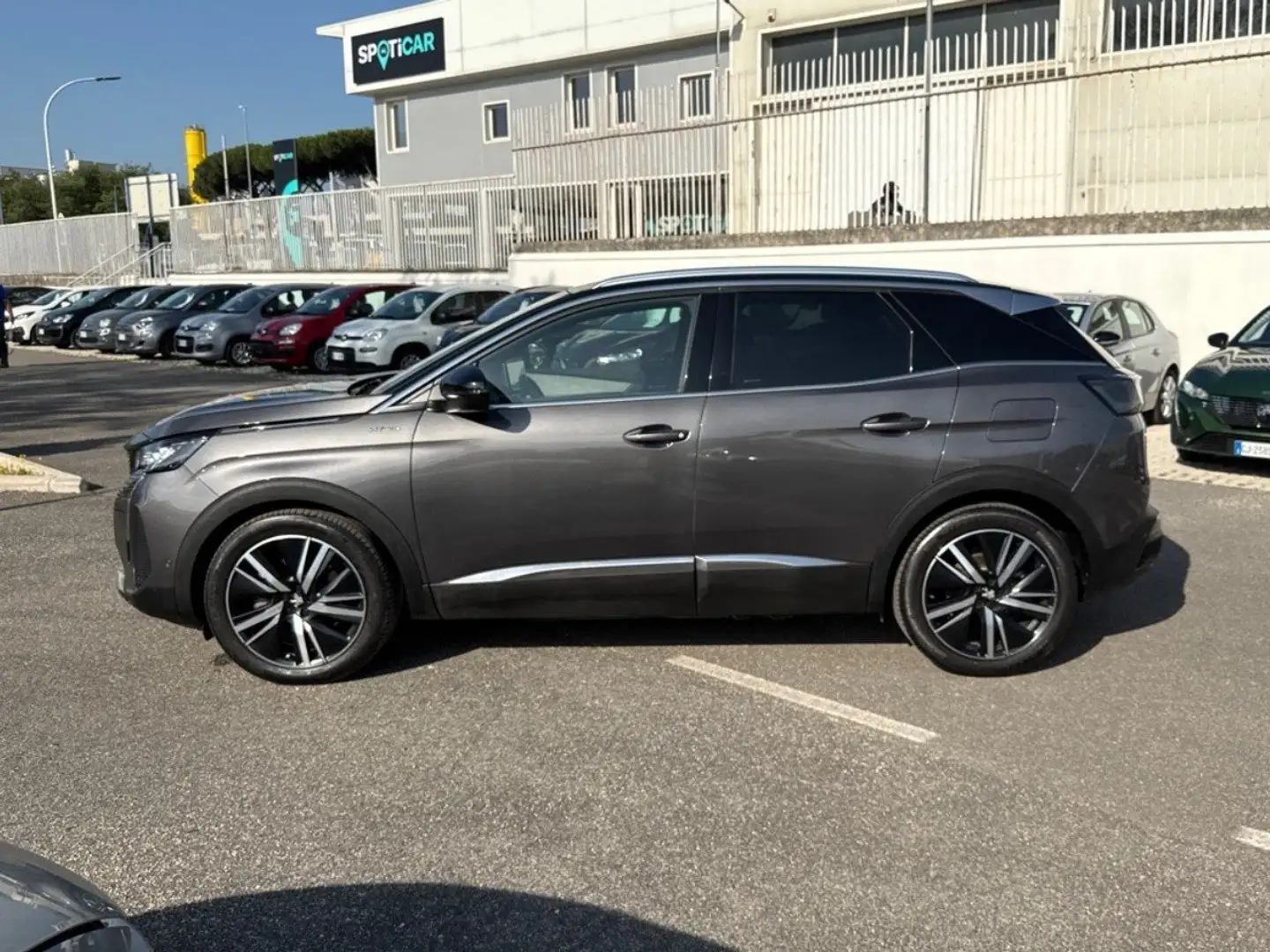 Peugeot 3008 Hybrid 225 e-EAT8 GT Pack aut. Grigio - 2