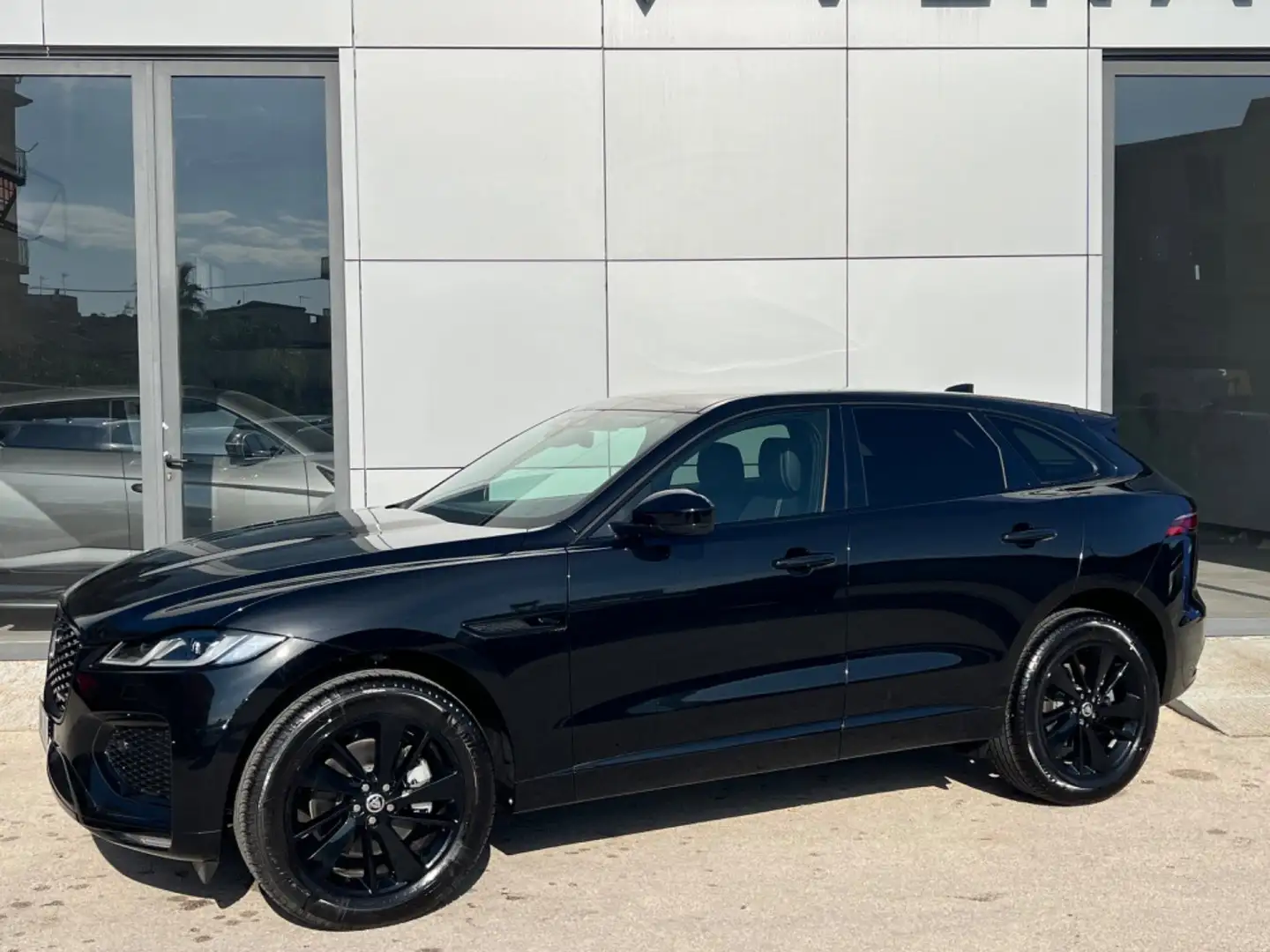 Jaguar F-Pace 2.0d R-Dynamic S possibilità noleggio noscoring Nero - 2