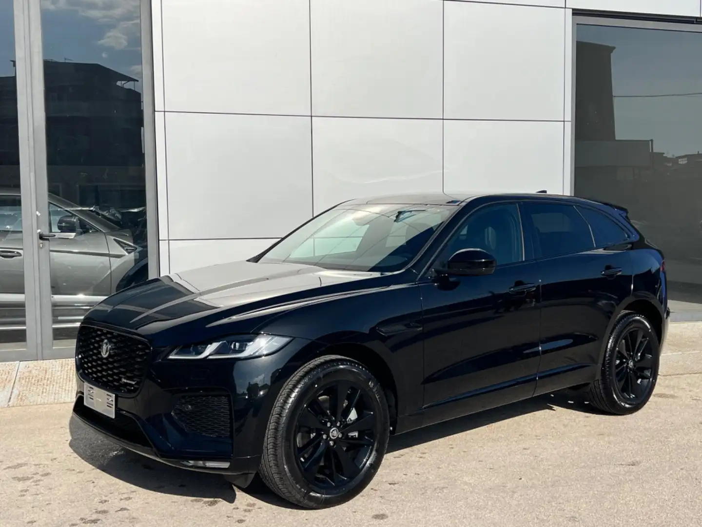 Jaguar F-Pace 2.0d R-Dynamic S possibilità noleggio noscoring Nero - 1