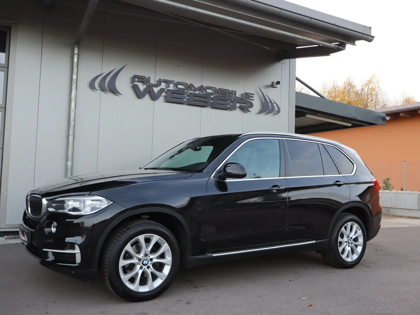 BMW X5 xDrive30d *NAVI*LEDER*AHK*SPORTSITZE*DAB*19"LM-FLG Schwarz - 1
