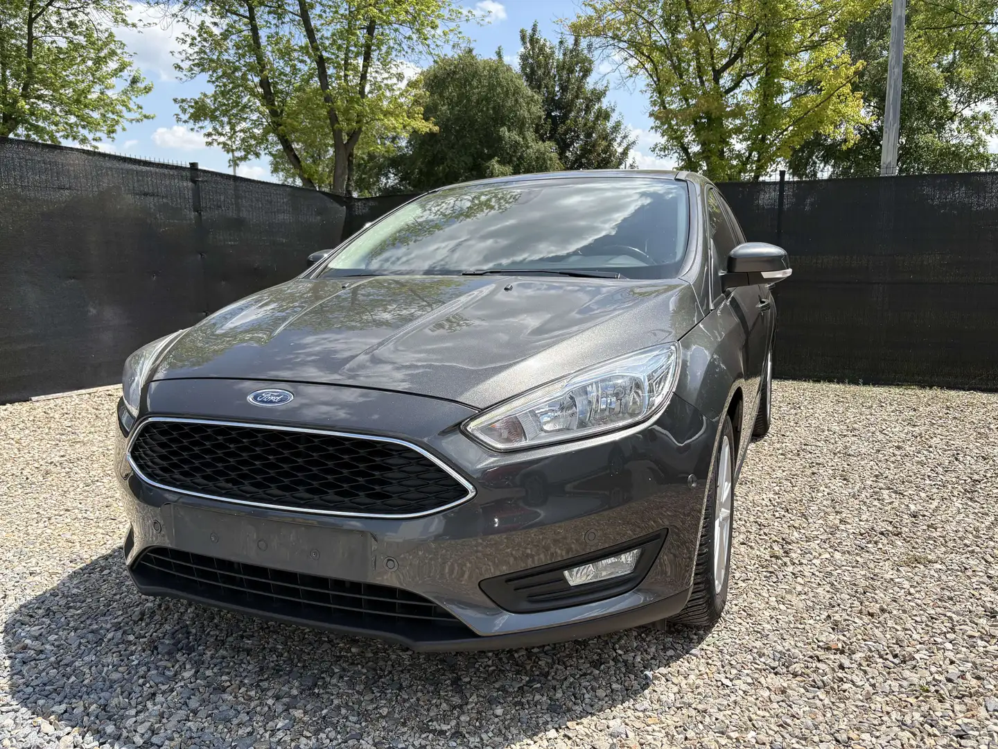 Ford Focus 1.5 TDCi  1e PROP - NAVI - CLIM - CAM - Eur6b Gris - 1