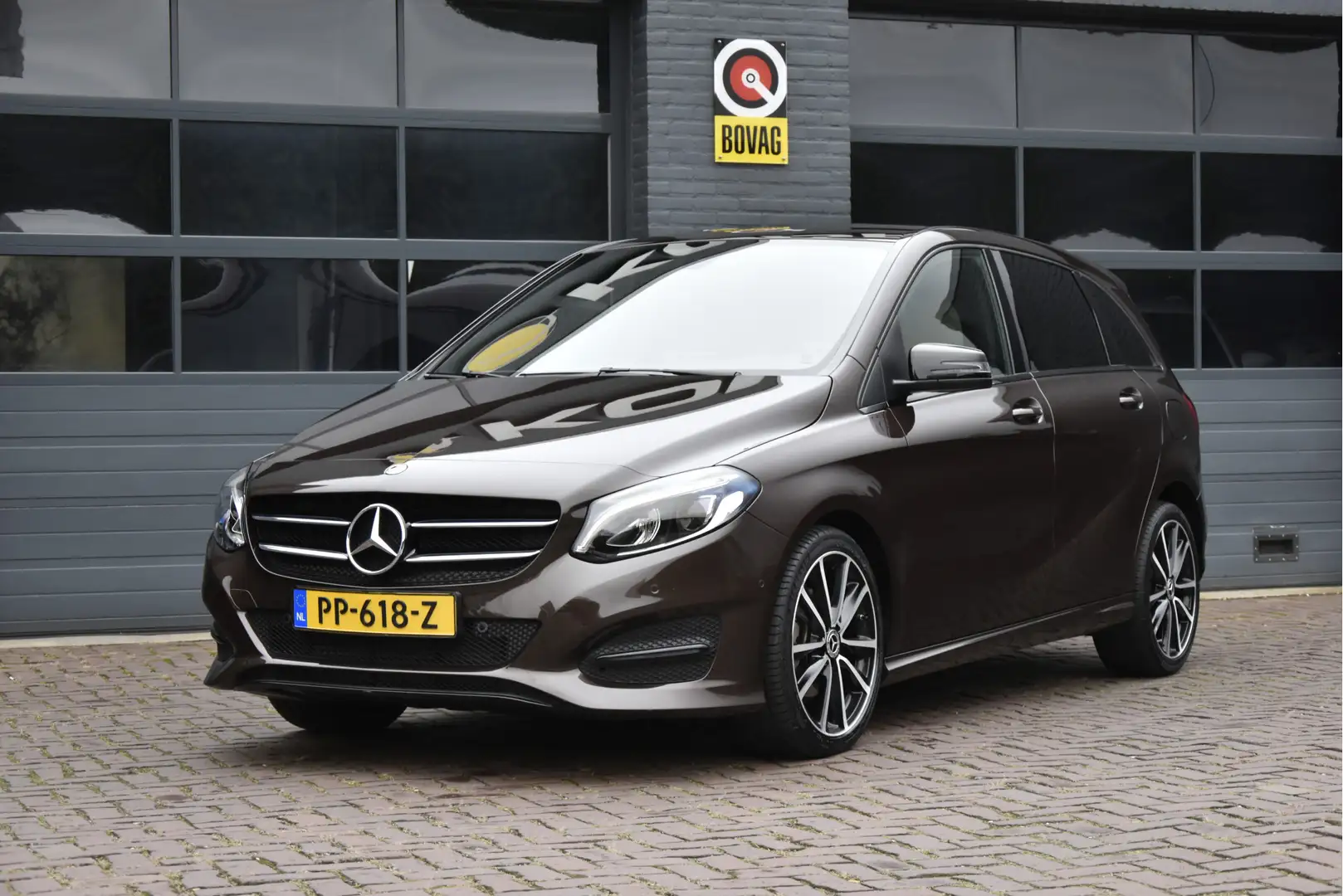 Mercedes-Benz B 180 Activity Edition Automaat Marrone - 2