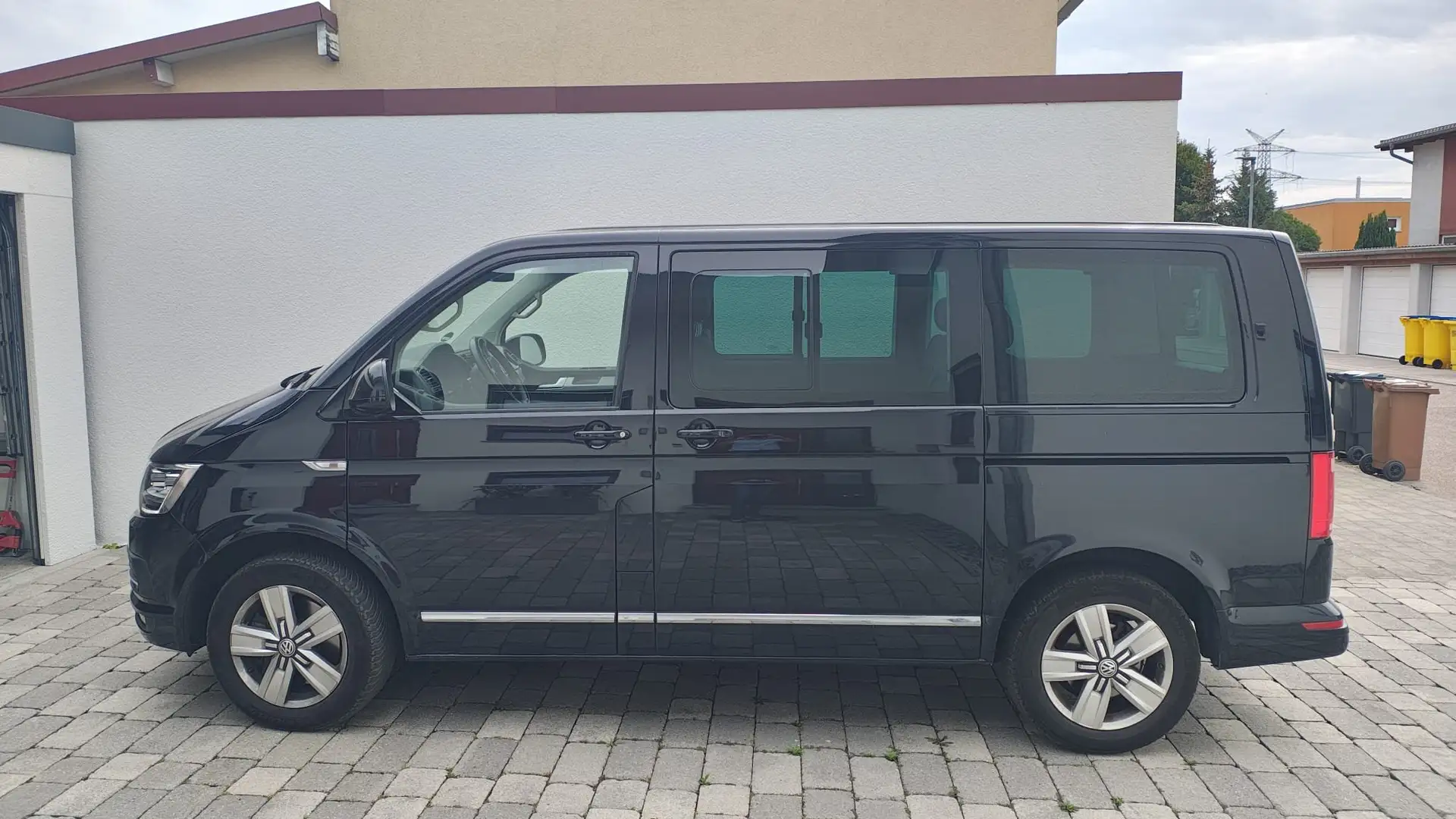Volkswagen T6 Multivan Multivan DSG Kurz Highline Schwarz - 2