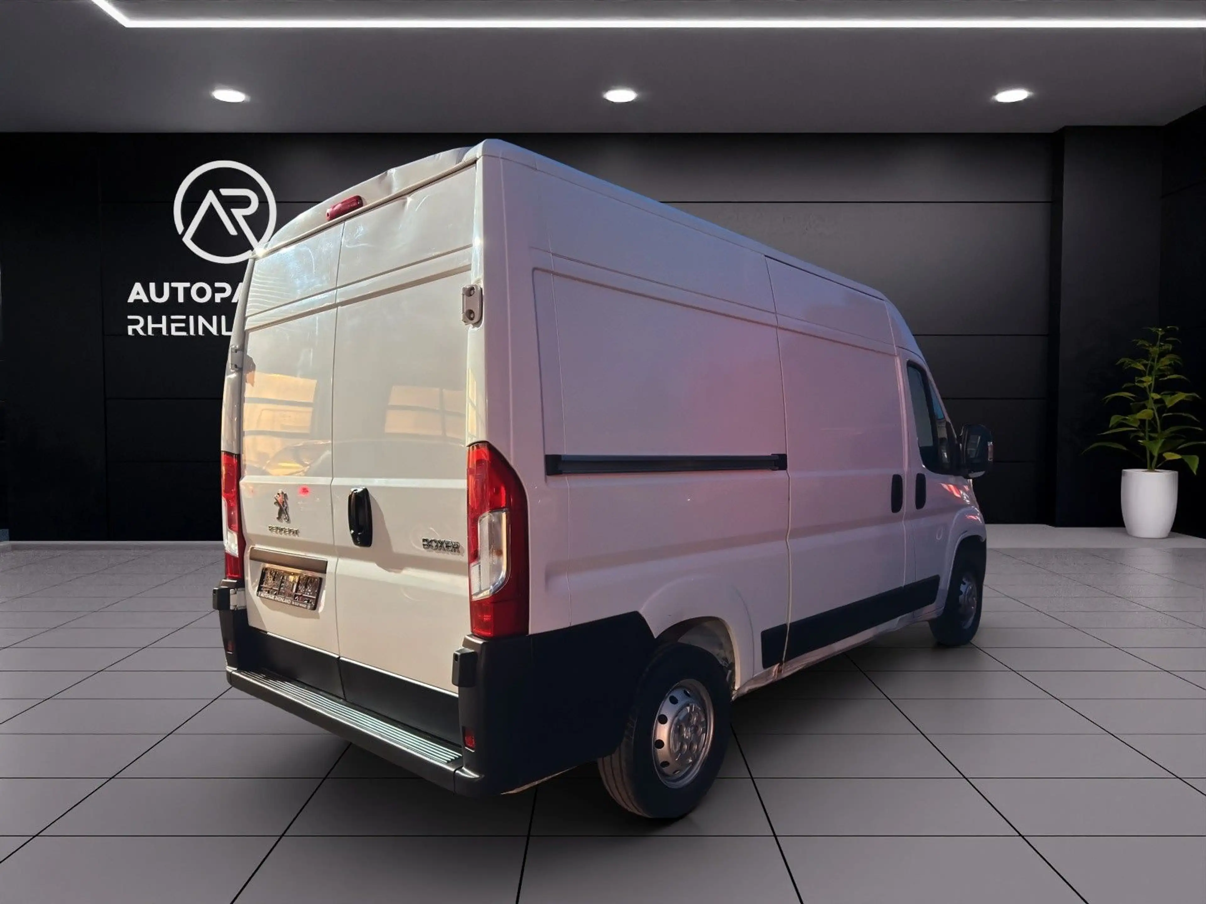 Peugeot Boxer Kasten Hochraum 330 L2H2 Pro BlueHDi 140 S — photo 8