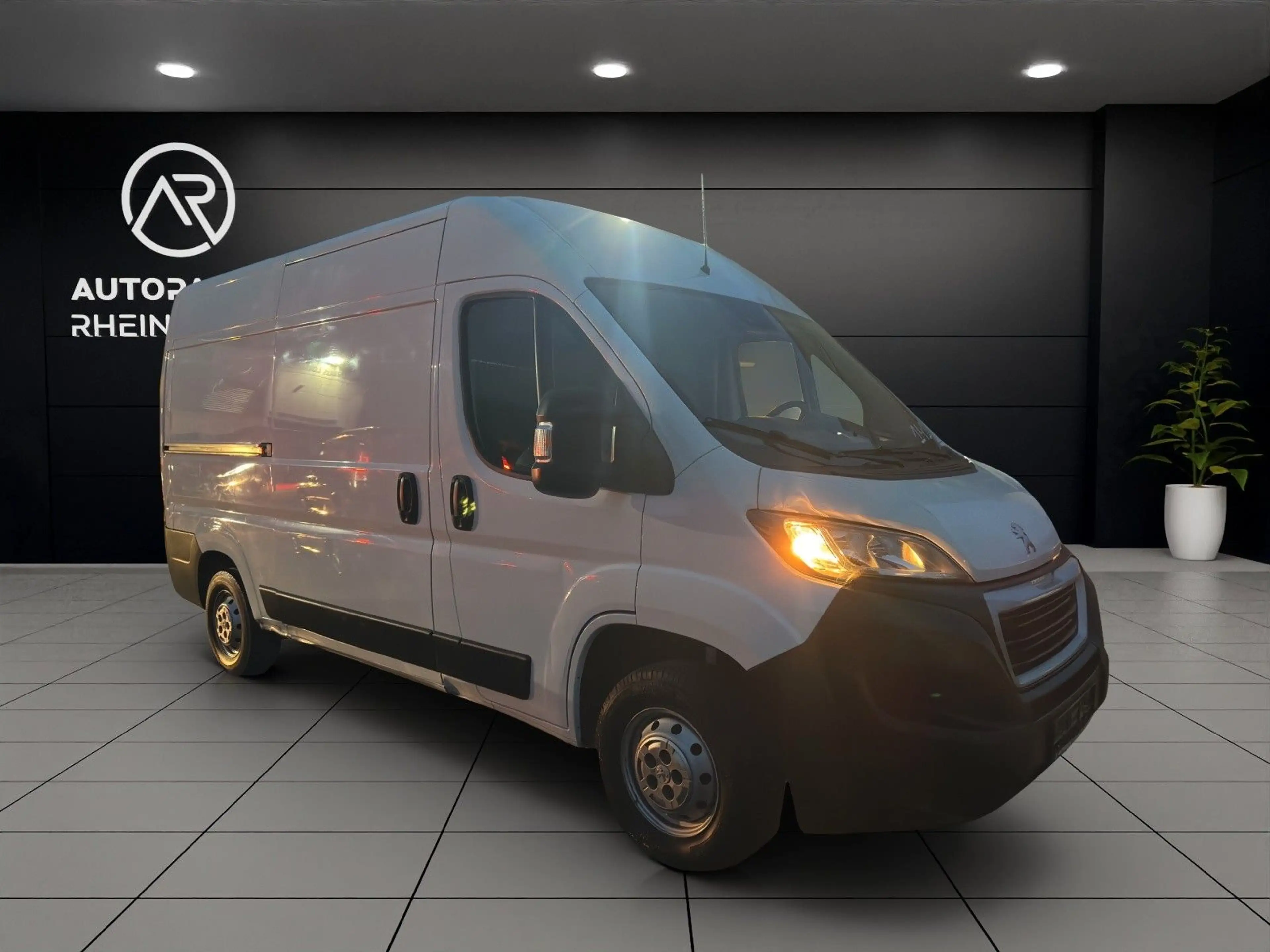 Peugeot Boxer Kasten Hochraum 330 L2H2 Pro BlueHDi 140 S — photo 3